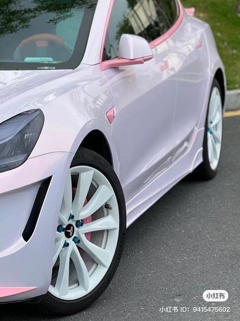 Tesla Pink Car, White Car With Pink Accents, Light Pink Car Wrap, White And Pink Car, Light Pink Car, Car Wrap Ideas, Interior Design Car, Interior Car Decorations, Car Decorating Ideas