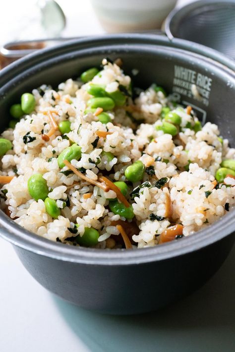 Edamame Rice Recipes, Rice Cooker Meals, Edamame Rice, Ono Kine Recipes, Local Recipes, Hawaiian Recipes, Asian Dinners, Rice Cooker Recipes, Easy Japanese Recipes