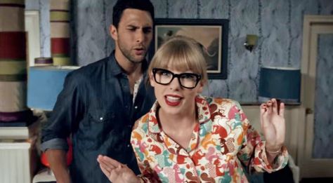 5 reasons not to get back together with your ex Best Breakup Songs, Taylor Swift Music Videos, Carly Rae Jepsen, Taylor Swift Music, Taylor Swift Red, Taylor Swift 1989, Red Taylor, Getting Back Together, Back Together