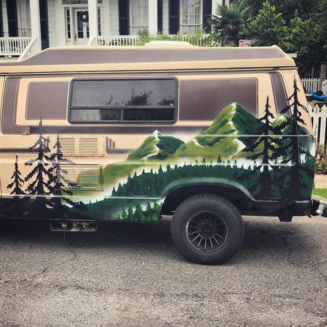 Outside Camper Paint Ideas, Van Wraps Ideas, Van Painting Ideas, Van Rv Conversion, Vintage Camper Art, Custom Van Interior, Vans Painted, Caravan Decor, Camper Art