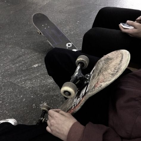 Marcus Baker, Ginny And Georgia, Skate Vibes, Skateboard Aesthetic, Skater Vibes, Skate 3, Skateboard Photography, Skater Boys, Skater Aesthetic