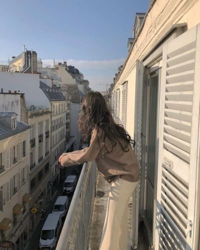 Korean Instagram, Girl In Paris, Outfits Minimalist, Paris Vibes, Parisian Life, Paris Aesthetic, Living In Paris, Dresses Outfits, Korean Aesthetic