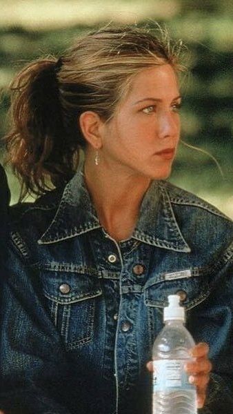 Jenifer Aniston 90s Hair, Jennifer Aniston 90s Style, Jeniffer Aniston 90s Outfits, Jeniffer Aniston 90s, 90s Jennifer Aniston, Jennifer Aniston 90s, Estilo Rachel Green, Jeniffer Aniston, Rachel Green Outfits