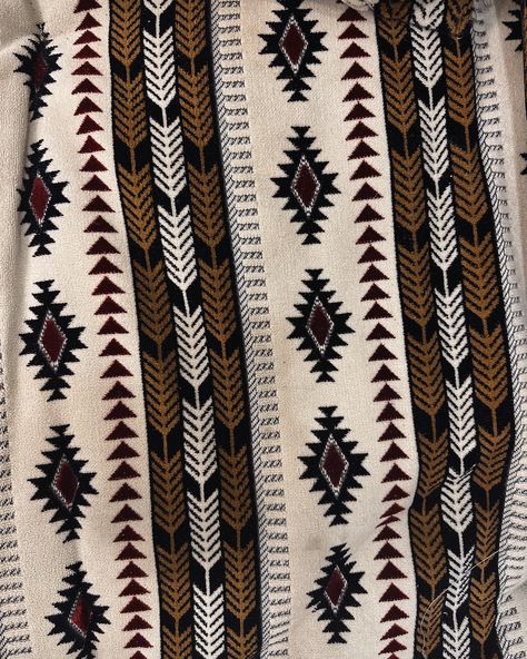 Sadu fabric from floor seating at Jamal’s grandparents house🧶🇰🇼 This traditional type of weaving was practiced mostly by Bedouin women. It can be in different colors too, the most popular being mostly red. I love seeing Middle Eastern textiles that I wouldn’t normally see back in Utah. #kuwait #kuwaitcity #kuwaitinstagram #middleeast #sadu #weaving #rug #كويت Al Sadu Weaving, Grandparents House, Types Of Weaving, Jaipur Rugs, Weaving Rug, Stained Glass Window Panel, Floor Seating, Knit Men, Macrame Design