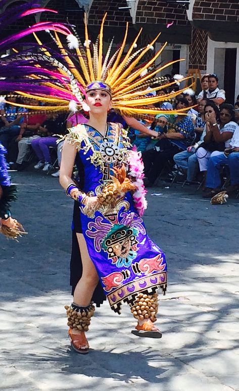 Aztec Costume, Mexican Folklore, Aztec Culture, Brown Pride, Hispanic Culture, Mayan Art, Aztec Warrior, Mexican Heritage, Indian People