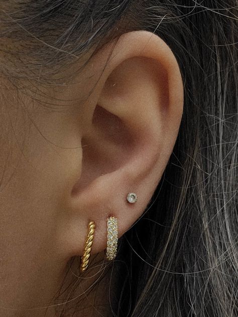 Gold Earring Stack Gold Hoop Earrings Aesthetic, Gold Earrings Aesthetic, 3 Ear Piercings, Gif Insta, Earring Stacks, Hoop Earrings Aesthetic, Trendy Stud Earrings, Dainty Gold Jewelry, Keep Shining