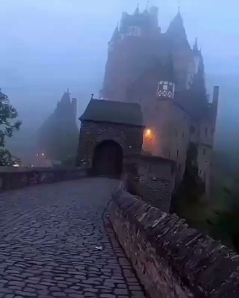 Castle Lighting, Real Poetry, Romanian Castles, Eltz Castle, Castle In Germany, Scotland Aesthetic, Switzerland Hiking, Real Castles, Vintage Academia