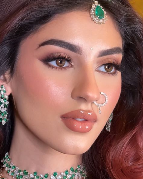 Cherry Deol (@makeupbycherryy) • Instagram photos and videos Makeup For Pakistani Wedding, Indian Wedding Makeup Simple, Desi Wedding Makeup Natural, Soft Glam Makeup Indian Bride, Indian Makeup Aesthetic, Indian Bridal Makeup Wedding, Indian Party Makeup Looks, Soft Glam Indian Makeup, Bridal Haldi Makeup