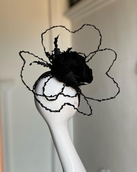 Hats Aesthetic, Unique Fascinators, Fascinators Hats, Fascinator Hats Diy, Miniature Dress, Hat Aesthetic, Mad Hatter Party, Black Fascinator, Fascinator Hairstyles