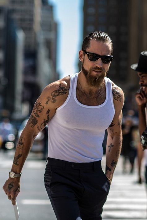 Justin o'Shea Justin O'shea, Spiritual Fashion, Estilo Cholo, Ray Ban Wayfarer, Beard Tattoo, 가을 패션, Hair And Beard Styles, Beard Styles, Style Profile