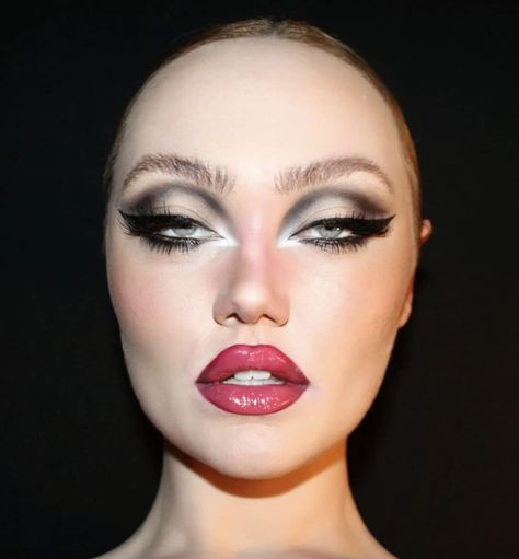 Hottest Makeup Looks, Vintage Glamour Makeup, Dance Makeup Looks, Drag Eye Makeup, Femme Fatale Makeup, Stage Make Up, Powerful Makeup, Belly Dance Makeup, Catwalk Makeup