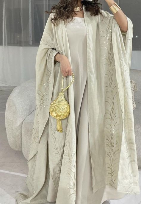 Mode Abayas, Abaya Designs Latest, Simple Dress Casual, Abaya Outfit, Style Africain, Mode Turban, Pakistani Fashion Casual, Desi Fashion Casual, Mode Abaya