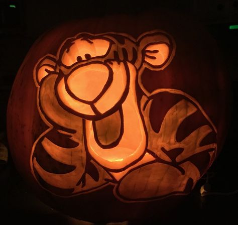 I carved this Tigger stoneykins.com pattern on an extra large pumpkin grown by my neighbor. Tigger Pumpkin Carving, Easy Pumpkin Carving Ideas Funny, Pumpkin Carving Disney Ideas, Garfield Pumpkin Carving, Cute Pumpkin Faces Carving, Winnie The Pooh Pumpkin Carving, Cat Face Pumpkin Carving, Pumpkin Carving Characters, Pumpkin Faces Carving