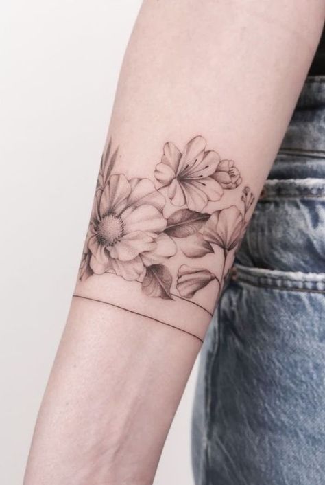 Tattoo Ideas Meaning, Tattoos On Wrist, Flower Vine Tattoos, Wrist Band Tattoo, Tattoo Band, Romantic Tattoo, Cuff Tattoo, Wrap Tattoo, Band Tattoo Designs