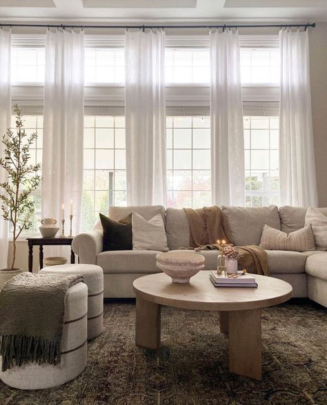 Vivir Design on Instagram: “Let’s keep the morning rolling with the beautifully layered and styled home of @brittan_allie_home. It’s so cozy and inviting. . . . . . .…” Carnaby Sectional, Jill Higginson, Modern Farmhouse Apartment, Country Living Room Decor, Gray Sectional Living Room, Brick Living Room, Sectional Living Room, Holiday Living Room, White Sectional