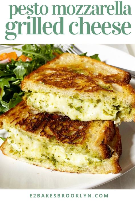 Recipes Grilled Cheese, Mozzarella Grilled Cheese, Fancy Grilled Cheese Recipes, Grilled Cheese Recipes Gourmet, Fancy Grilled Cheese, Recipes Gourmet, Pesto Mozzarella, Viral Food, Gourmet Grilled Cheese