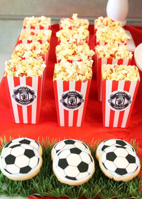 Popcorn and cookies at a soccer birthday party! See more party planning ideas at CatchMyParty.com! Liverpool Birthday Party Ideas, Liverpool Party Ideas, Manchester United Party, Soccer Birthday Party Ideas, 34 Birthday, Soccer Birthday Party, Soccer Birthday Parties, Soccer Theme, Friendsgiving Party