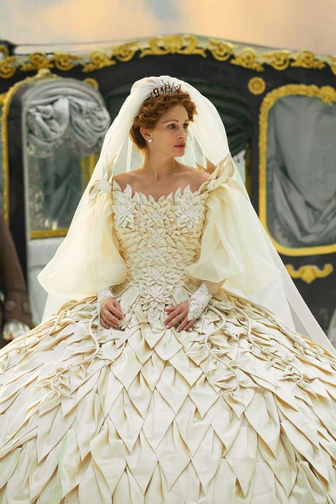 March 30, 2012 (USA) — Julia Roberts as ‘Queen Clementianna, Snow White's evil stepmother’ in “Mirror Mirror” by Tarsem Singh 💠  Based on the fairy tale "Snow White" collected by the Brothers Grimm • It received an Academy Award nomination for “Best Costume Design” Snow White Movie, Movie Wedding Dresses, Eiko Ishioka, Wedding Movies, Most Beautiful Dresses, Fantasy Gowns, Movie Fashion, Movie Costumes, Julia Roberts