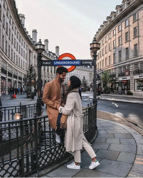 London Pictures Ideas, Winter Couple Pictures, London Photo Ideas, Couple Travel Photos, London Couple, Photoshoot London, London Photoshoot, Travel Photoshoot, Aesthetic London