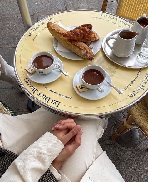 ّ on Twitter: "Coffee date in paris… " Les Deux Magots, Paris Dream, Cups Of Coffee, Parisian Vibes, Parisian Life, Paris Aesthetic, Coffee Cream, Paris Outfits, Cakepops