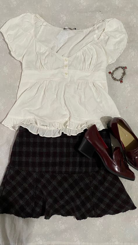 Coquette Daily Outfit, Dainty Outfits Classy, Valentines Outfit For School, Valentines Day School Outfit, Tvd Aesthetic Outfits, Valentine’s Day Outfits For School, Valentine’s Day Outfit Ideas, Red Coquette Outfit, Croquette Outfits