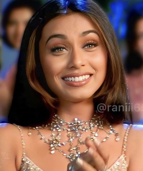 90s Bollywood Actress, Bollywood Makeup, 90s Bollywood Aesthetic, Rani Mukherjee, Rani Mukerji, Actress Hairstyles, Disney Princess Fashion, Bollywood Hairstyles, 90s Bollywood