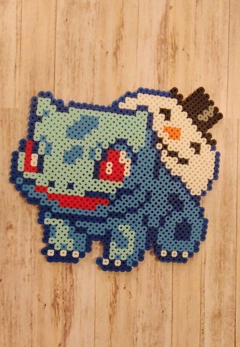 Hama Beads Pokemon, Pokémon Perler, Christmas Perler Beads, Pokemon Cross Stitch, Fun In The Snow, Modele Pixel Art, Pokemon Bead, Pokemon Bulbasaur, Pixel Art Pokemon