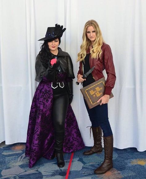 Emma Swan and the Evil Queen From Once Upon a Time Once Upon A Time Evil Queen Costume, Disney Duos Costumes, Disney Costumes For Adults, Evil Queen Halloween Costume, Disney Costume Ideas, Adult Disney Costumes, Evil Queen Costume, Disney Costumes Diy, Halloween Duos