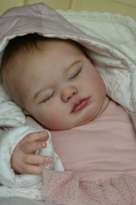 kelly dudley reborn baby girl june 7 months sleeping Realborn June 7 Months Asleep, Reborn Painting, Reborn Babies For Sale, Reborn Art, Reborn Dolls For Sale, Reborn Silicone, Bb Reborn, Real Baby Dolls, Earth Baby