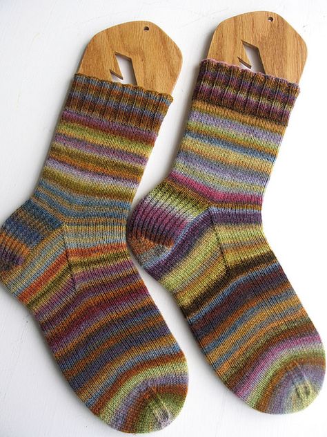 Socks Aesthetic, Hand Knit Socks, Sock Knitting Patterns, Sock Patterns, Fall Fits, Handspun Yarn, Colorful Socks, Cool Socks, Knitting Inspiration