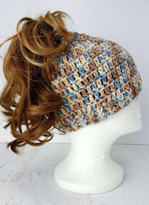 Crochet Hat With Ponytail Hole, Easiest Messy Bun, Ponytail Hat Knitting Pattern, Crochet Messy Bun Hat, Messy Bun Hat Crochet Pattern, Ponytail Hat Pattern, Bun Hat Crochet Pattern, Crochet Bun Hat, Messy Bun Hat Pattern