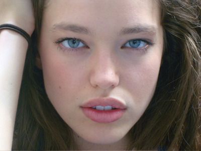 Fresh faced Ruslana Korshunova, Bleached Eyebrows, Pretty Nose, Emily Didonato, Model Face, Pale Skin, Natural Lips, Pink Lips, Makeup Inspo