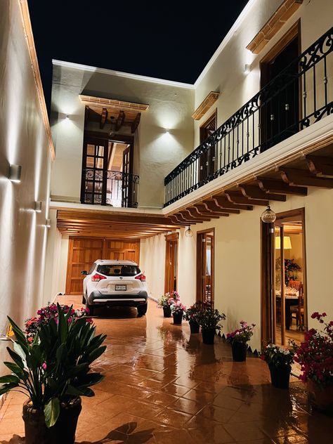 Mexican House Entrance, Elegant Ranch Homes, Hacienda Style Entryway, 2 Story Mexican House, Mexico House Design, Hacienda Style Homes Outside, Mexico Patio Ideas, Casa En Mexico Ideas, Spanish Type House