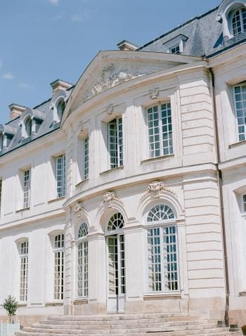 Charming Loire Valley Wedding at Hotel Château du Grand-Lucé in France Loire Valley Wedding, Classic Villa Exterior, Chateau Hotel, Classic Villa, French Architecture, Loire Valley, French Chateau, Valley Wedding, Dream House Exterior