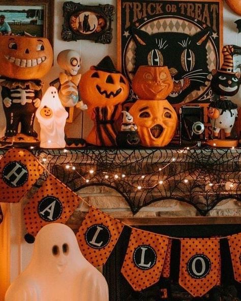 Halloween Antiques, Classy Halloween Decor, Halloween Trends, Halloween Mantel, 90s Halloween, Halloween Facts, Halloween Queen, About Halloween, Instagram Direct