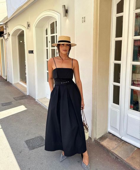 @elodiepulici on ig Race Outfit, Elegant Outfit Classy, Next Clothes, Suspender Dress, Women's Belt, Outfits Verano, Looks Chic, Black Maxi, Elegant Outfit