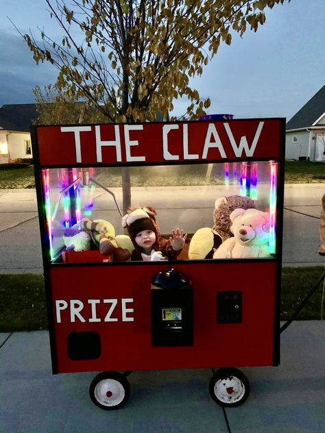 Halloween Stroller Costumes, Stroller Costume Ideas, Claw Machine Costume, Baby Stroller Costume, Stroller Halloween Costumes, Wagon Halloween Costumes, Wagon Costume, Stroller Costume, Family Themed Halloween Costumes