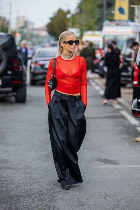 Street Style - Day 4 - Milan Fashion Week - Womenswear Spring/Summer 2024 Caroline Daur, New York Outfits, Milan Fashion Week Street Style, Milan Street Style, Nyfw Street Style, Christmas Outfits, Milan Fashion Weeks, Color Pairing, Street Style Summer