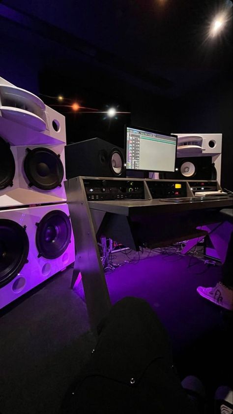 Producer Room Aesthetic, Studio Session Music, Studio Aesthetic Music, Rap Studio, Recording Studio Aesthetic, Music Studio Aesthetic, Student Bedroom, Studio Aesthetic, Producer Studio