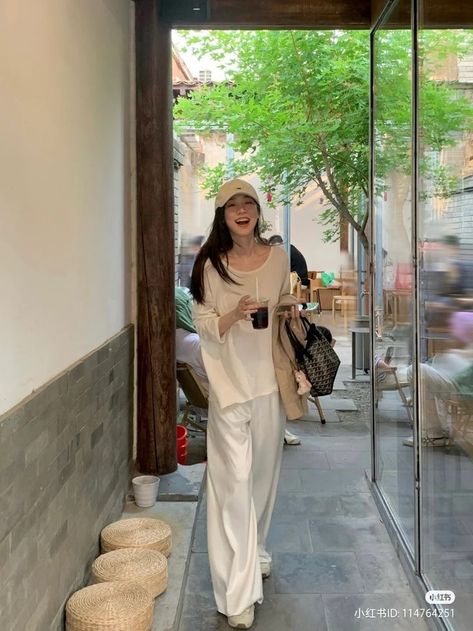 Sunny Outfits, Korean Lifestyle, Japan Outfits, Korean Casual Outfits, Everyday Fashion Outfits, Foto Ideas Instagram, Ulzzang Fashion, How To Pose, 가을 패션