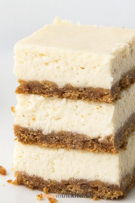 Learn how to make simple cheesecake bars with this easy recipe. Can be made in a 9x13 pan. #cheesecakebars #dessert #recipe Cheesecake Simple, Simple Bars, Simple Cheesecake, Cheesecake Bars Easy, Bars Dessert, Recipes Cheesecake, Cheesecake Bar Recipes, How To Make Cheesecake, Brownie Desserts