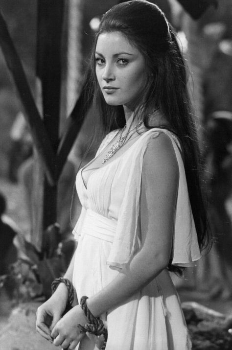 Jane Seymour Lady Jane Seymour, James Bond Women, Bond Women, James Bond Girls, Long Hair Pictures, Bond Girls, Roger Moore, Jane Seymour, Beautiful Long Hair