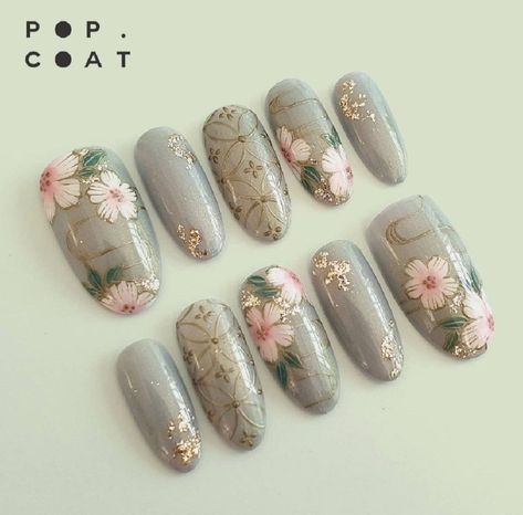 Spider Lily Nail Art, China Pattern Nails, China Nails Design, Cny Nails 2024, Unique Nail Designs Creative Beautiful, Tokyo Nails, Cny Nails, Dainty Nails, Japan Nails