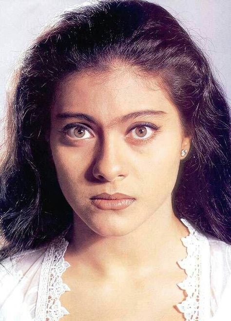 90s Bollywood Makeup, Bollywood Makeup Looks, Kajol Image, Makeup Looks Indian, 90s Bollywood Actress, Bollywood Wallpaper, Bollywood Makeup, Vintage Bollywood Aesthetic, 90s Bollywood Aesthetic