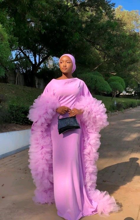 Ileya Outfits, Bubu Dresses, Emmy Red Carpet, Event Gowns, Materials Gown Style, Boubou Styles For Women, Bubu Gown Styles, Emmys Red Carpet, Modest Dresses Fashion