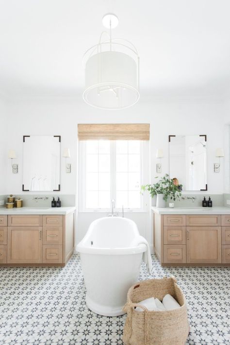 Studio Mcgee Bathroom, Bathroom Transformation, Bad Inspiration, Transitional Bathroom, Gorgeous Bathroom, Kitchen Farmhouse, Studio Mcgee, Decoration Inspiration, Bathroom Renovations