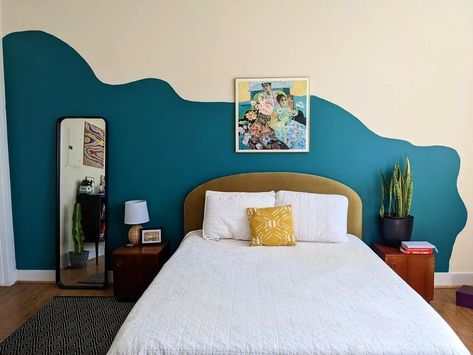 Vogue Decor, Wall Behind Bed, Painted Headboard, Living Room Wall Color, Teal Bedroom, Interior Design Color, Bed Wall, Decoration Inspiration, Bedroom Paint