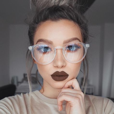 Makeup With Glasses, Makeup For Glasses, Chocolate Lipstick, Makeup Glasses, Makeup Ojos, Brown Lipstick, Glasses Makeup, Fashion Eye Glasses, Clear Glasses