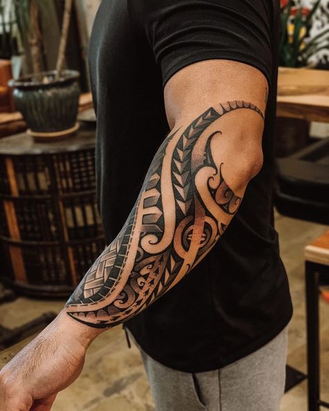 Best Maori Tattoo, Forearm Back Tattoo Men, Maori Forearm Tattoo Design, Four Arms Tattoo For Men, Arm Tattoo Men Forearm Sleeve, Polynesian Tattoo Designs Forearm, Tattoo Man Arm, Mens Forearm Sleeve, Maori Arm Tattoo