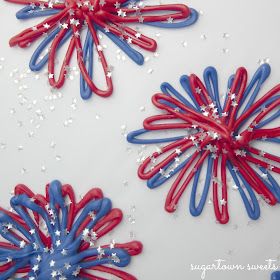 Firework Cake, Sand Dollar Cookies, How To Make Fireworks, Fireworks Cake, Creative Treats, Fourth Of July Cakes, Sweets Chocolate, 4th Of July Cake, New Year's Cake